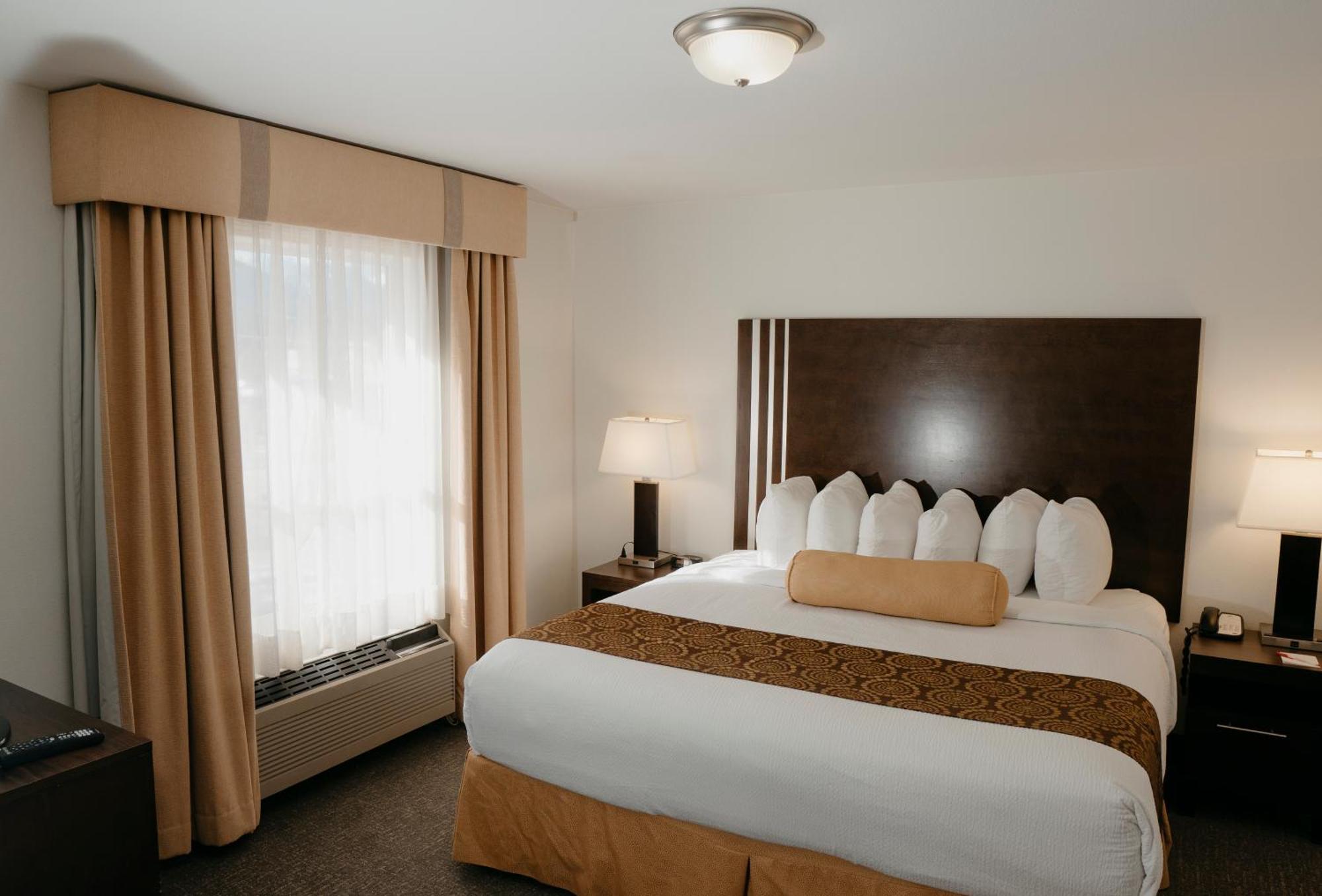 Ramada Golden Hotel Екстериор снимка